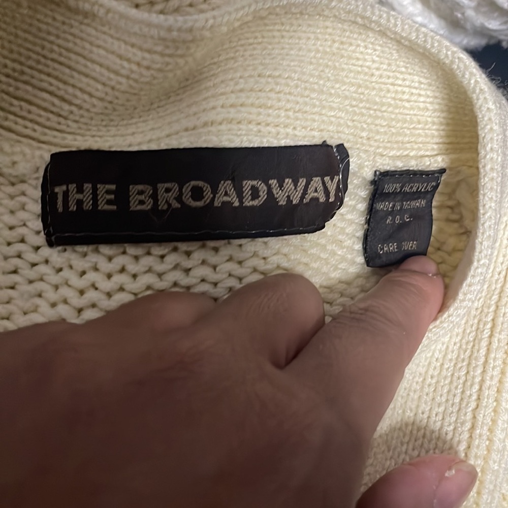 Vintage grandma cable cardigan - Picture 7 of 7
